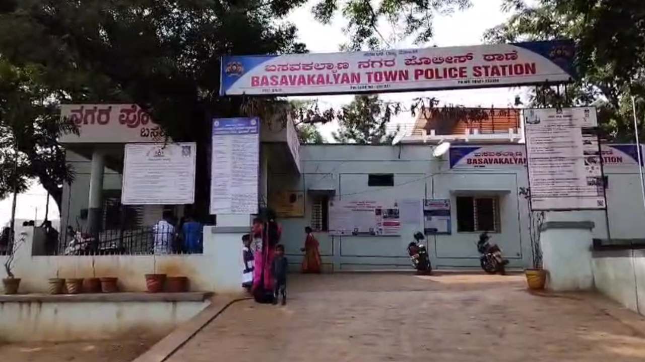 ಬೀದರ್​​: ಹೈವೇನಲ್ಲಿ ಸಿನಿಮೀಯ ಶೈಲಿಯಲ್ಲಿ ದರೋಡೆ; 23 ಲಕ್ಷ ರೂ ಮೌಲ್ಯದ ಚಿನ್ನಾಭರಣ ಲೂಟಿ