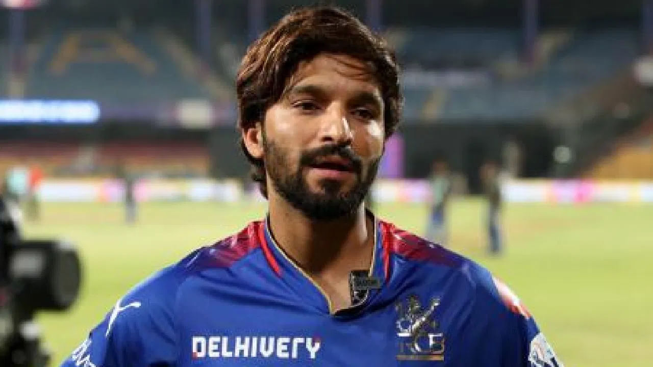 ಅಷ್ಟೇ ಅಲ್ಲದೆ ರಜತ್ ಪಾಟಿದಾರ್ ಐಪಿಎಲ್ನಲ್ಲಿ ರಾಯಲ್ ಚಾಲೆಂಜರ್ಸ್ ಬೆಂಗಳೂರು ತಂಡದ ನಾಯಕನಾಗಿ ಕಣಕ್ಕಿಳಿಯಬೇಕಿದೆ. ಇತ್ತ ನಾಲ್ಕು ತಿಂಗಳುಗಳ ಕಾಲ ಹೊರಗುಳಿದು ಮಾರ್ಚ್ ವೇಳೆ ಸಂಪೂರ್ಣ ಫಿಟ್ನೆಸ್ ಸಾಧಿಸಿದರೆ ಮಾತ್ರ ಅವರು ಐಪಿಎಲ್ನ ಆರಂಭಿಕ ಪಂದ್ಯಗಳಿಗೆ ಲಭ್ಯರಿರಲಿದ್ದಾರೆ. ಇಲ್ಲದಿದ್ದರೆ ಆರ್ಸಿಬಿ ತಂಡ ಕೆಲ ಪಂದ್ಯಗಳಿಂದಲೂ ಹೊರಗುಳಿಯುವ ಸಾಧ್ಯತೆಯಿದೆ.