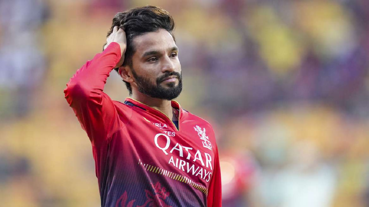 ಇತ್ತ ನಾಲ್ಕು ತಿಂಗಳುಗಳ ಕಾಲ ಮೈದಾನದಿಂದ ಹೊರಗುಳಿಯುತ್ತಿರುವುದರಿಂದ ಅವರು ಪ್ರಸ್ತುತ ನಡೆಯುತ್ತಿರುವ ರಣಜಿ ಟೂರ್ನಿಯಲ್ಲಿ ಮಧ್ಯ ಪ್ರದೇಶ್ ಪರ ಕಣಕ್ಕಿಳಿಯಲಾಗುವುದಿಲ್ಲ. ಅಲ್ಲದೆ ನವೆಂಬರ್ ಅಂತ್ಯದಲ್ಲಿ ನಡೆಯಲಿರುವ ಸೈಯ್ಯದ್ ಮುಷ್ತಾಕ್ ಅಲಿ ಟೂರ್ನಿಯಿಂದಲೂ ಹೊರಗುಳಿಯಲಿದ್ದಾರೆ.