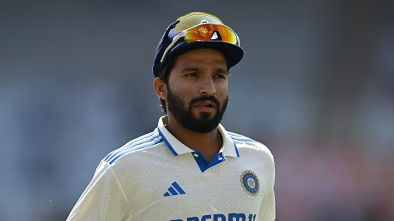 ಈ ಗಾಯದ ಪರಿಣಾಮ ರಜತ್ ಪಾಟಿದಾರ್ ಎರಡನೇ ಟೆಸ್ಟ್ ಪಂದ್ಯದಿಂದ ಹೊರಗುಳಿದಿದ್ದರು. ಇದೀಗ ಅವರ ಗಾಯದ ಕುರಿತಾದ ವೈದ್ಯಕೀಯ ವರದಿ ಬಂದಿದ್ದು, ಈ ರಿಪೋರ್ಟ್ನಲ್ಲಿ ಗಾಯವು ಗಂಭೀರವೆಂದು ಕಂಡು ಬಂದಿದೆ. ಹೀಗಾಗಿ ಚಿಕಿತ್ಸೆ ನಿಮಿತ್ತ ಅವರು ನಾಲ್ಕು ತಿಂಗಳುಗಳ ಕಾಲ ಮೈದಾನದಿಂದ ಹೊರುಗಳಿಯಲಿದ್ದಾರೆ.