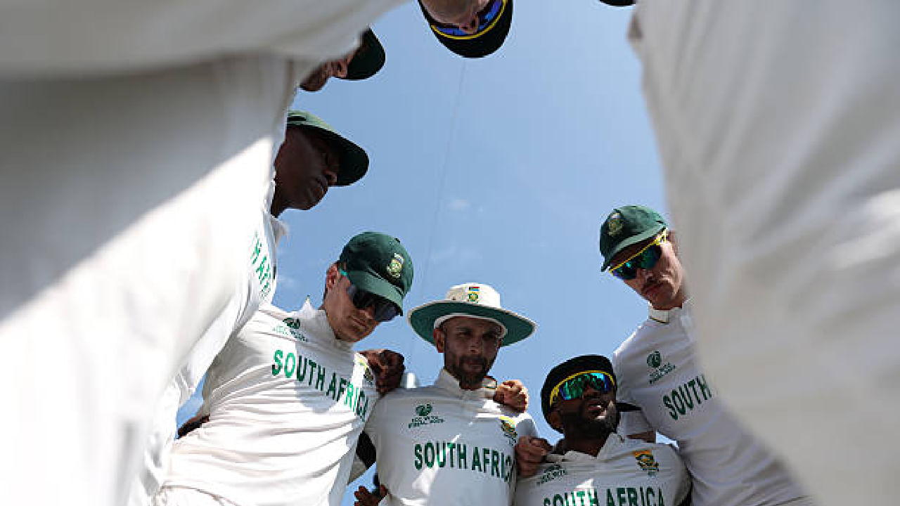 ಸೌತ್ ಆಫ್ರಿಕಾ ಟೆಸ್ಟ್​ ತಂಡ: ಟೆಂಬಾ ಬವುಮಾ (ನಾಯಕ), ಟೋನಿ ಡಿ ಝೋರ್ಝಿ, ಐಡೆನ್ ಮಾರ್ಕ್ರಾಮ್, ಜುಬೇರ್ ಹಮ್ಝ, ಡೆವಾಲ್ಡ್ ಬ್ರೆವಿಸ್, ಸೆನುರಾನ್ ಮುತ್ತುಸಾಮಿ, ಕಾರ್ಬಿನ್ ಬಾಷ್, ಮಾರ್ಕೊ ಯಾನ್ಸೆನ್, ವಿಯಾನ್ ಮುಲ್ಡರ್, ಟ್ರಿಸ್ಟನ್ ಸ್ಟಬ್ಸ್, ಕೈಲ್ ವೆರ್ರೆನ್ನೆ, ರಯಾನ್ ರಿಕೆಲ್ಟನ್, ಕೇಶವ್ ಮಹಾರಾಜ್, ಕಗಿಸೊ ರಬಾಡ, ಸೈಮನ್ ಹಾರ್ಮರ್, ಲುಂಗಿ ಎನ್​ಗಿಡಿ.