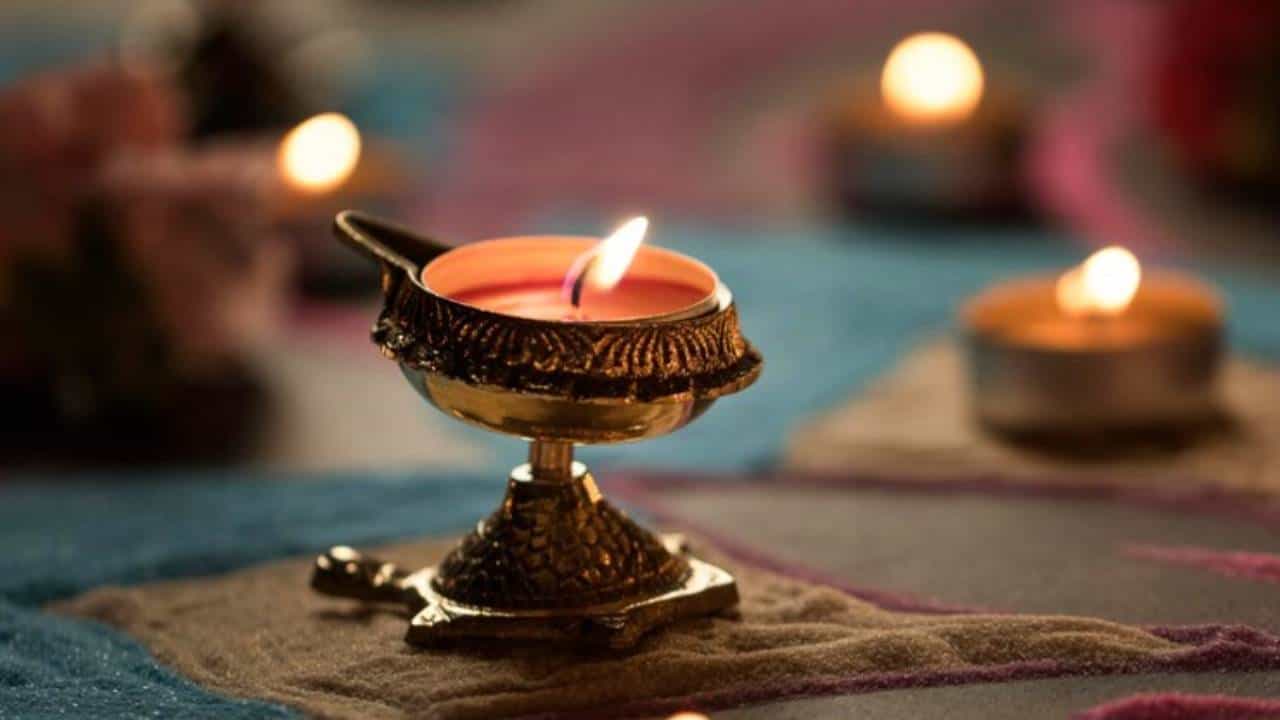 Sesame Oil Deepa: ವಾರದ ಈ ನಾಲ್ಕು ದಿನ ದೇವರಿಗೆ ಎಳ್ಳೆಣ್ಣೆ ದೀಪ ಹಚ್ಚುವುದು ಶುಭವಲ್ಲ Sesame Oil Deepa: ವಾರದ ಈ ನಾಲ್ಕು ದಿನ ದೇವರಿಗೆ ಎಳ್ಳೆಣ್ಣೆ ದೀಪ ಹಚ್ಚುವುದು ಶುಭವಲ್ಲ