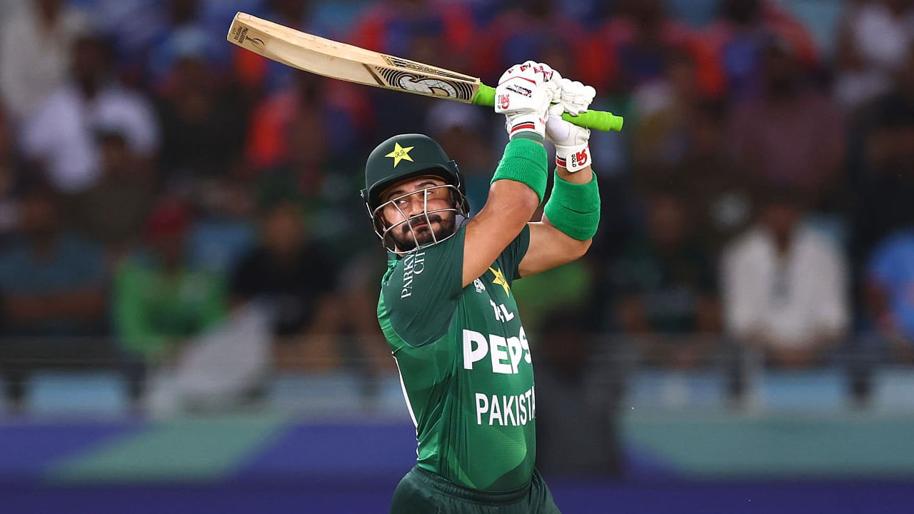 ಇದರೊಂದಿಗೆ ಒಂದೇ ವರ್ಷದಲ್ಲಿ 100 ಸಿಕ್ಸ್ ಸಿಡಿಸಿದ ಏಷ್ಯಾದ ಮೊದಲ ಬ್ಯಾಟರ್ ಎನಿಸಿಕೊಂಡಿದ್ದಾರೆ. ಅಷ್ಟೇ ಅಲ್ಲದೆ ಈ ಹಿಂದೆ ಟೀಮ್ ಇಂಡಿಯಾದ ಸ್ಫೋಟಕ ದಾಂಡಿಗ ಅಭಿಷೇಕ್ ಶರ್ಮಾ ಬರೆದ ಭರ್ಜರಿ ದಾಖಲೆಯನ್ನು ಫರ್ಹಾನ್ ಅಳಿಸಿ ಹಾಕಿದ್ದಾರೆ.