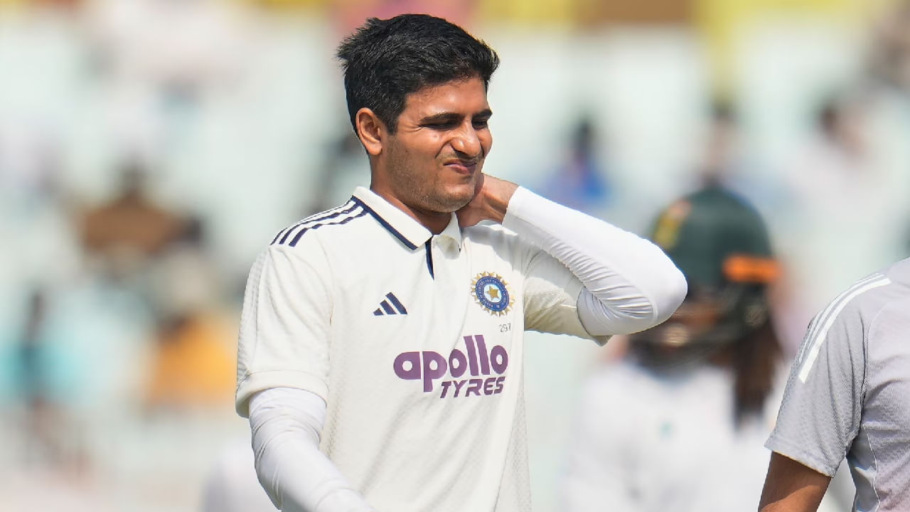 ಕುತ್ತಿಗೆ ಭಾಗದ ಸ್ನಾಯು ಸೆಳೆತದ ನೋವಿನಿಂದಾಗಿ ಮೊದಲ ಇನಿಂಗ್ಸ್ ಬೆನ್ನಲ್ಲೇ ಆಸ್ಪತ್ರೆಗೆ ದಾಖಲಾಗಿದ್ದರು. ಹೀಗಾಗಿಯೇ ಅವರು ದ್ವಿತೀಯ ಇನಿಂಗ್ಸ್​ನಲ್ಲಿ ಬ್ಯಾಟಿಂಗ್​ಗೆ ಬಂದಿರಲಿಲ್ಲ. ಇದೀಗ ಗಿಲ್ ಆಸ್ಪತ್ರೆಯಿಂದ ಡಿಸ್ಚಾರ್ಜ್​ ಆಗಿದ್ದಾರೆ. ಇದಾಗ್ಯೂ ಮತ್ತೆ ಕಣಕ್ಕಿಳಿಯಲು ಅವರು ಸಂಪೂರ್ಣ ಫಿಟ್​ ಆಗಿಲ್ಲ ಎಂದು ವರದಿಯಾಗಿದೆ.