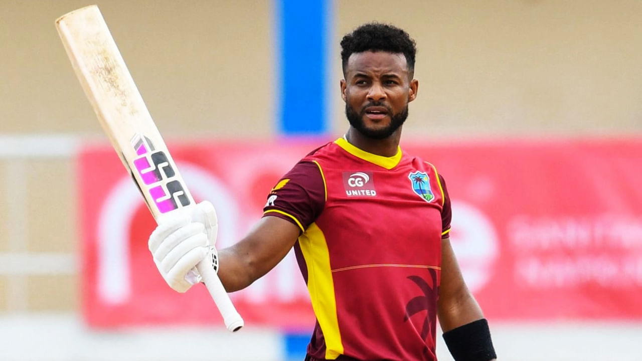 ವೆಸ್ಟ್ ಇಂಡೀಸ್ ಏಕದಿನ ತಂಡದ ನಾಯಕ ಶಾಯ್ ಹೋಪ್ (Shai Hope) ಹೊಸ ಇತಿಹಾಸ ನಿರ್ಮಿಸಿದ್ದಾರೆ. ಅದು ಕೂಡ ಭರ್ಜರಿ ಶತಕ ಸಿಡಿಸುವ ಮೂಲಕ. ನ್ಯೂಝಿಲೆಂಡ್ ವಿರುದ್ಧ ನಡೆದ 2ನೇ ಏಕದಿನ ಪಂದ್ಯದಲ್ಲಿ ಭರ್ಜರಿ ಬ್ಯಾಟಿಂಗ್ ಪ್ರದರ್ಶಿಸಿದ್ದ ಹೋಪ್ 69 ಎಸೆತಗಳಲ್ಲಿ ಅಜೇಯ 109 ರನ್ ಬಾರಿಸಿದ್ದರು.