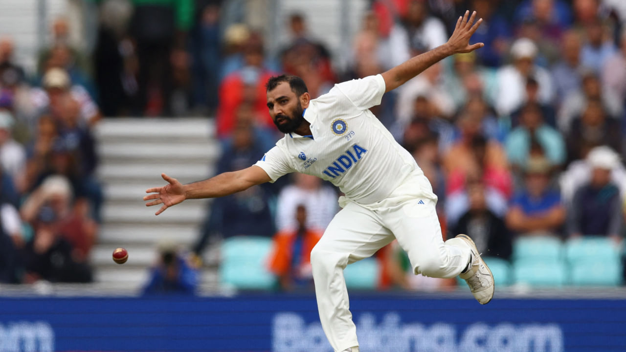 ಇತ್ತೀಚೆಗೆ, ಆಸ್ಟ್ರೇಲಿಯಾ ಪ್ರವಾಸದ ಏಕದಿನ ಸರಣಿಯಿಂದ ಶಮಿ ಅವರನ್ನು ಕೈಬಿಟ್ಟ ಬಗ್ಗೆ ಕೇಳಿದಾಗ, ಮುಖ್ಯ ಆಯ್ಕೆದಾರ ಅಜಿತ್ ಅಗರ್ಕರ್ ಅವರ ಫಿಟ್ನೆಸ್ ಅನ್ನು ಉಲ್ಲೇಖಿಸಿದರು. ಅಗರ್ಕರ್ ನಂತರ ಅವರು ಸಂಪೂರ್ಣವಾಗಿ ಫಿಟ್ ಆಗಿದ್ದರೆ, ಇಂಗ್ಲೆಂಡ್ ಮತ್ತು ಆಸ್ಟ್ರೇಲಿಯಾ ಎರಡು ಪ್ರವಾಸಕ್ಕೂ ತಂಡದಲ್ಲಿ ಆಯ್ಕೆ ಮಾಡುತ್ತಿದ್ದೇವು ಎಂದಿದ್ದರು. ಅಲ್ಲದೆ ಶಮಿ ರಣಜಿ ಟ್ರೋಫಿಯಲ್ಲಿ ಆಡುತ್ತಿದ್ದಾರೆ ಮತ್ತು ನಂತರ ಪರಿಗಣಿಸಲಾಗುವುದು ಎಂದು ಅಗರ್ಕರ್ ಹೇಳಿದ್ದರು.