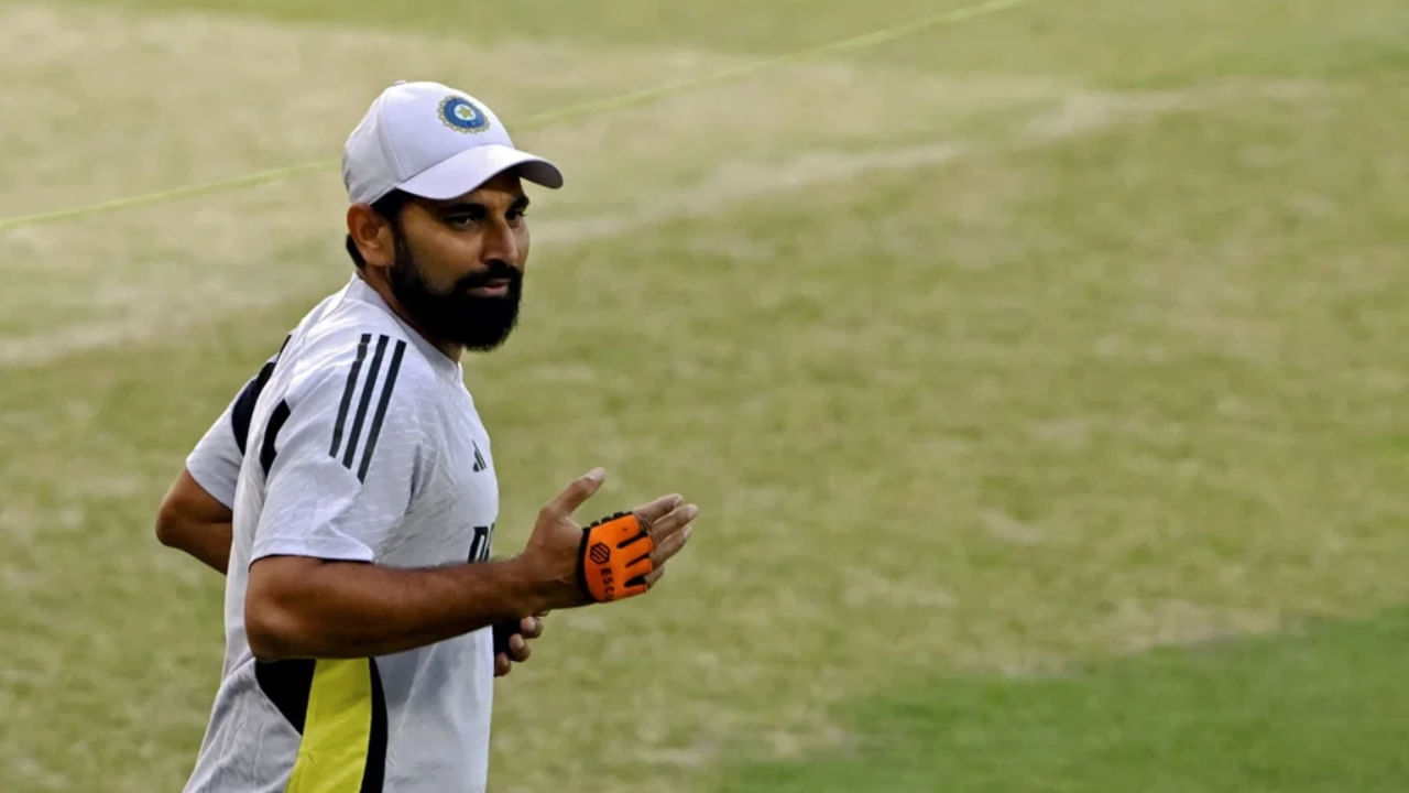 ಟೀಂ ಇಂಡಿಯಾದ ಅನುಭವಿ ವೇಗದ ಬೌಲರ್ ಮೊಹಮ್ಮದ್ ಶಮಿಗೆ ಬಹಳ ಸಮಯದಿಂದ ಟೀಂ ಇಂಡಿಯಾದಲ್ಲಿ ಸ್ಥಾನ ಸಿಕ್ಕಿಲ್ಲ. 2023 ರ ಏಕದಿನ ವಿಶ್ವಕಪ್ ನಂತರ ಶಮಿ ಈ ವರ್ಷ ಮೊದಲ ಬಾರಿಗೆ ಚಾಂಪಿಯನ್ಸ್ ಟ್ರೋಫಿಯಲ್ಲಿ ಕಣಕ್ಕಿಳಿಯುವ ಮೂಲಕ ಶಮಿ ಭಾರತ ತಂಡಕ್ಕೆ ಮರಳಿದ್ದರು. ಆದಾಗ್ಯೂ, ಆ ಬಳಿಕ ಶಮಿ ಅವರು ಮೂರು ಸ್ವರೂಪಗಳಲ್ಲಿ ತಂಡದಿಂದ ಹೊರಗುಳಿದಿದ್ದಾರೆ.