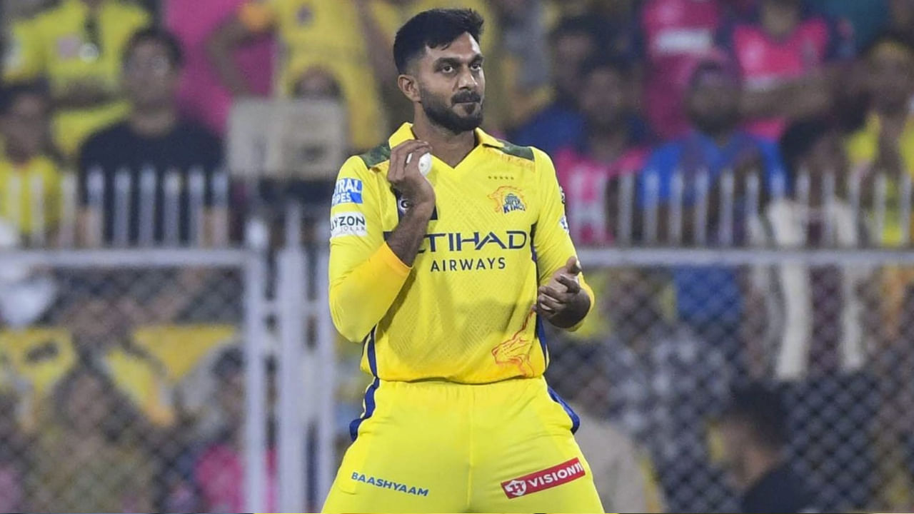 ಕಾನ್ವೇ ಜೊತೆಗೆ ತಂಡದಲ್ಲಿ ಸಾಕಷ್ಟು ಅವಕಾಶ ಪಡೆದರೂ ಪರಿಣಾಮಕಾರಿ ಪ್ರದರ್ಶನ ನೀಡುವಲ್ಲಿ ವಿಫಲರಾಗಿರುವ ಟೀಂ ಇಂಡಿಯಾದ ಆಲ್‌ರೌಂಡರ್ ವಿಜಯ್ ಶಂಕರ್ ಅವರನ್ನೂ ಬಿಡುಗಡೆ ಮಾಡಬೇಕು. ಇವರ ಜೊತೆಗೆ ದೀಪಕ್ ಹೂಡಾ ಅವರನ್ನು ಸಹ ಬಿಡುಗಡೆ ಮಾಡಬೇಕು. ಇವರನ್ನೆಲ್ಲ ತಂಡದಿಂದ ಹೊರಗಿಟ್ಟು ಮಿನಿ ಹರಾಜಿನಲ್ಲಿ ತಂಡಕ್ಕೆ ಬೇಕಾದ ಸಂಯೋಜನೆಯನ್ನು ಒದಗಿಸಬಲ್ಲ ಅನೇಕ ಆಟಗಾರರನ್ನು ಖರೀದಿಸಬೇಕು ಎಂದು ರೈನಾ ಹೇಳಿದ್ದಾರೆ.