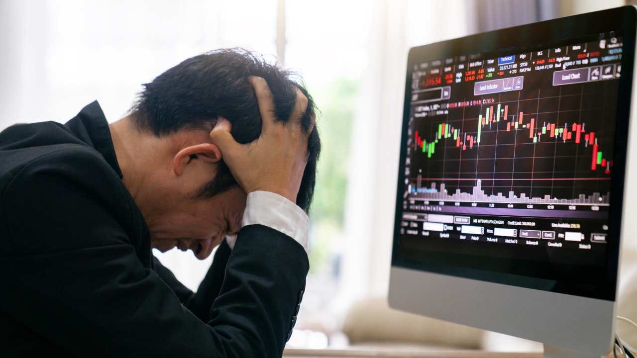 4 ವರ್ಷದಿಂದ ನಂಬಿಸಿ, ಗೊತ್ತೇ ಆಗದಂತೆ 35 ಕೋಟಿ ರೂ ಎಗರಿಸಿಯೇ ಬಿಟ್ಟರು ಷೇರುಲೋಕದ ಖದೀಮರು