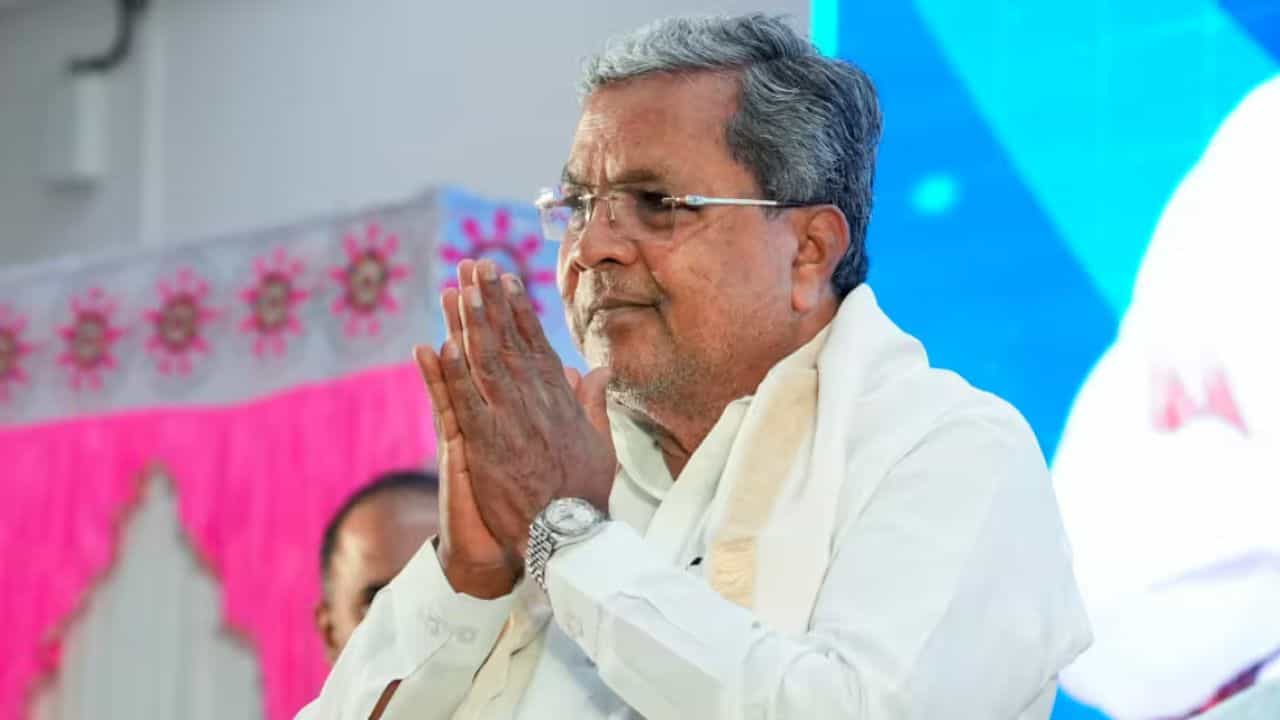 ದೆಹಲಿಯಲ್ಲೇ ಶಕ್ತಿ ಪ್ರದರ್ಶನಕ್ಕೆ ಮುಂದಾದ ಸಿಎಂ ಬಣ: ಸಿದ್ದರಾಮಯ್ಯ ತಂತ್ರವೇನು? ದೆಹಲಿಯಲ್ಲೇ ಶಕ್ತಿ ಪ್ರದರ್ಶನಕ್ಕೆ ಮುಂದಾದ ಸಿಎಂ ಬಣ: ಸಿದ್ದರಾಮಯ್ಯ ತಂತ್ರವೇನು?