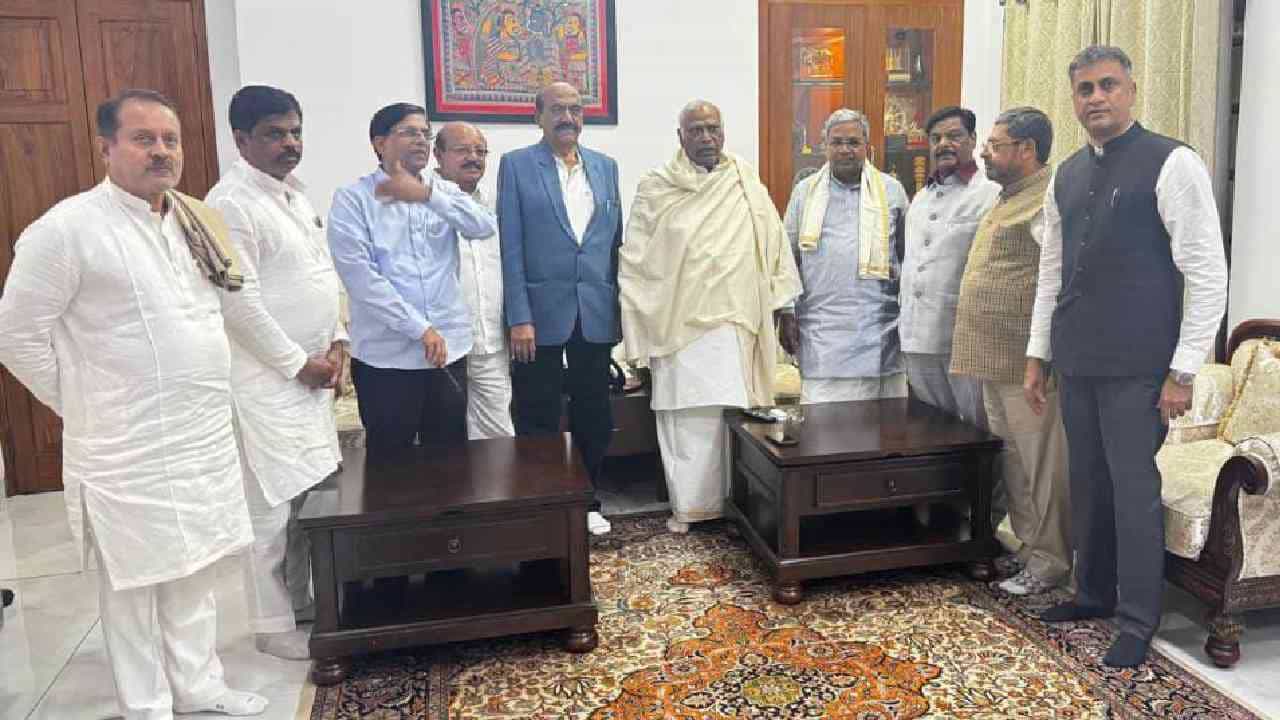 ಸಂಪುಟ ಪುನಾರಚನೆ ಸುತ್ತ ಪ್ರಶ್ನೆಗಳ ಹುತ್ತ: ಕಾಂಗ್ರೆಸ್ನಲ್ಲಿ ನವೆಂಬರ್ ಶಾಂತಿ ಕ್ರಾಂತಿಯ ಇನ್ಸೈಡ್ ಮಾಹಿತಿ ಸಂಪುಟ ಪುನಾರಚನೆ ಸುತ್ತ ಪ್ರಶ್ನೆಗಳ ಹುತ್ತ: ಕಾಂಗ್ರೆಸ್ನಲ್ಲಿ ನವೆಂಬರ್ ಶಾಂತಿ ಕ್ರಾಂತಿಯ ಇನ್ಸೈಡ್ ಮಾಹಿತಿ