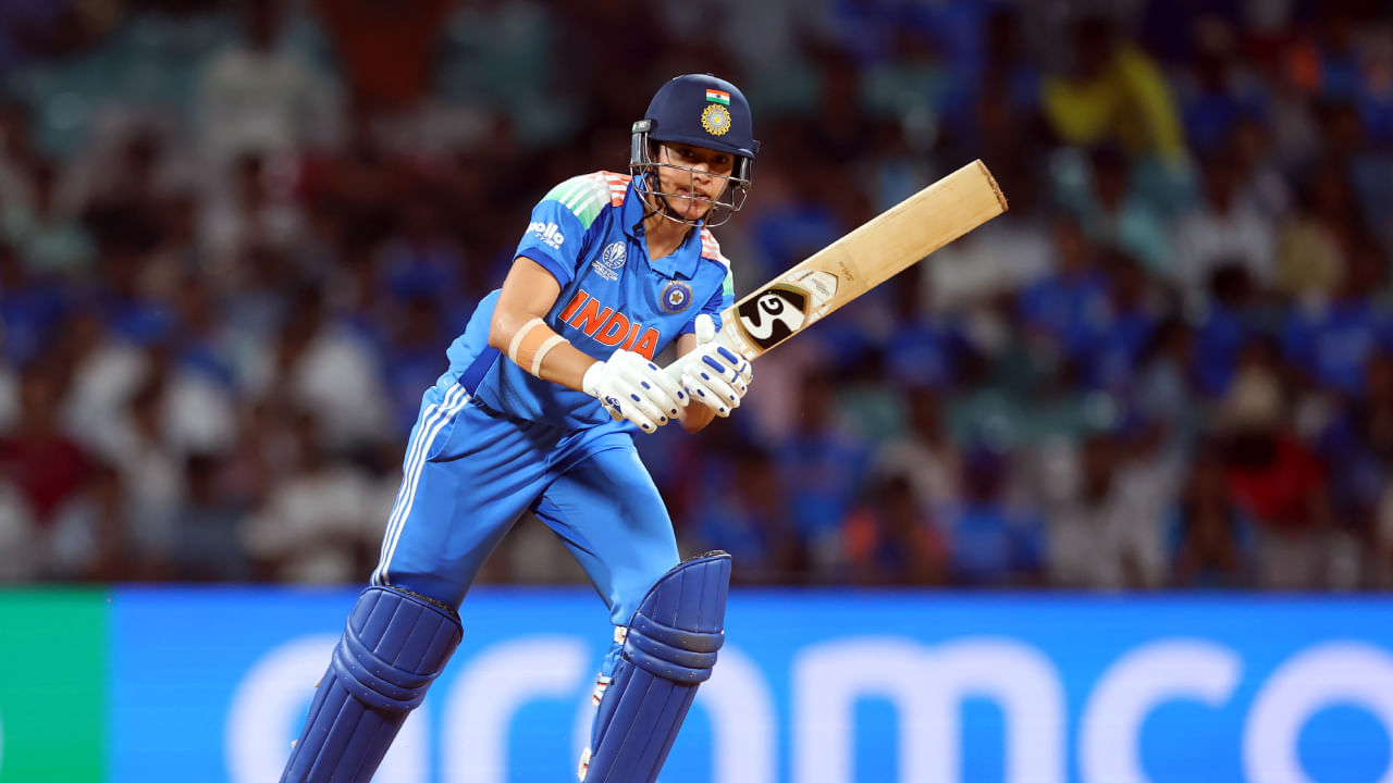 ಈ ಮೂಲಕ 2017 ರ ವಿಶ್ವಕಪ್ನಲ್ಲಿ 409 ರನ್ ಬಾರಿಸಿದ್ದ ಭಾರತದ ಮಾಜಿ ನಾಯಕಿ ಮಿಥಾಲಿ ರಾಜ್ ಅವರ ದಾಖಲೆಯನ್ನು ಸ್ಮೃತಿ ಮಂಧಾನ ಮುರಿದಿದ್ದಾರೆ. ಸ್ಮೃತಿ ಮಂಧಾನ ಈ ಟೂರ್ನಿಯಲ್ಲಿ ಇದುವರೆಗೆ 434 ರನ್ ಬಾರಿಸಿದ್ದಾರೆ.