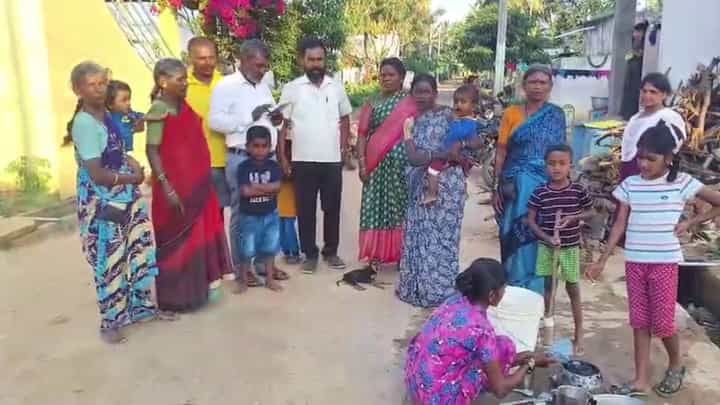 ಮಧುಗಿರಿ: ಕಲಬೆರಕೆ ಸೇಂದಿ ಸೇವಿಸಿ ಕರ್ನಾಟಕ, ಆಂಧ್ರ ಪ್ರದೇಶದ 15 ಮಂದಿ ಅಸ್ವಸ್ಥ ಮಧುಗಿರಿ: ಕಲಬೆರಕೆ ಸೇಂದಿ ಸೇವಿಸಿ ಕರ್ನಾಟಕ, ಆಂಧ್ರ ಪ್ರದೇಶದ 15 ಮಂದಿ ಅಸ್ವಸ್ಥ