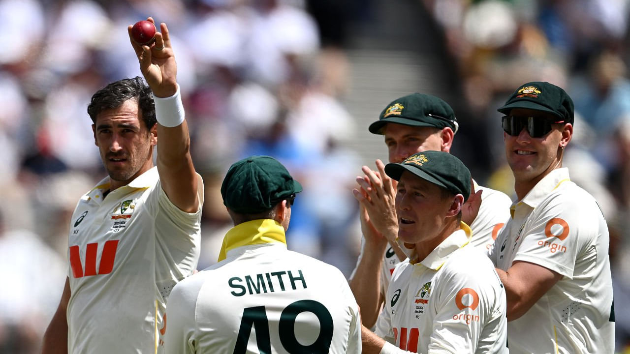 ಕಳೆದ 148 ವರ್ಷಗಳ ಟೆಸ್ಟ್ ಇತಿಹಾಸದಲ್ಲಿ ಯಾವತ್ತೂ ಮೂರು ಇನಿಂಗ್ಸ್​ನಲ್ಲೂ ತಂಡದ ಸ್ಕೋರ್ ಖಾತೆ ತೆರೆಯುವ ಮುನ್ನವೇ ಆರಂಭಿಕ ದಾಂಡಿಗ ಔಟಾದ ನಿದರ್ಶನವಿಲ್ಲ. ಇದೀಗ ಝಾಕ್ ಕ್ರಾಲಿ (2 ಇನಿಂಗ್ಸ್​ಗಳಲ್ಲೂ) ಹಾಗೂ ಜೇಕ್ ವೆದರಾಲ್ಡ್ ಸೊನ್ನೆ ಸುತ್ತುವ ಮುನ್ನವ ಟೆಸ್ಟ್​ ಕ್ರಿಕೆಟ್​ನಲ್ಲಿ ಹೊಸ ಇತಿಹಾಸವನ್ನು ನಿರ್ಮಿಸಿದ್ದಾರೆ.