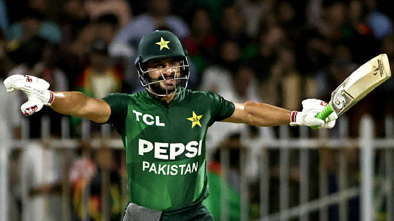 ಅಷ್ಟೇ ಅಲ್ಲದೆ ಕ್ರಿಸ್ ಗೇಲ್ (135), ನಿಕೋಲಸ್ ಪೂರನ್ (170), ಕರಣ್​ಭೀರ್ ಸಿಂಗ್ (122), ಹೆನ್ರಿಕ್ ಕ್ಲಾಸೆನ್ (105) ಬಳಿಕ ಒಂದೇ ವರ್ಷದಲ್ಲಿ 100 ಸಿಕ್ಸ್​ ಸಿಡಿಸಿದ ವಿಶ್ವದ 5ನೇ ಬ್ಯಾಟರ್ ಹಾಗೂ ಏಷ್ಯಾದ ಮೊದಲ ದಾಂಡಿಗ ಎಂಬ ಭರ್ಜರಿ ದಾಖಲೆಯನ್ನು ಸಾಹಿಬ್​ಝಾದ ಫರ್ಹಾನ್ ತಮ್ಮದಾಗಿಸಿಕೊಂಡಿದ್ದಾರೆ.