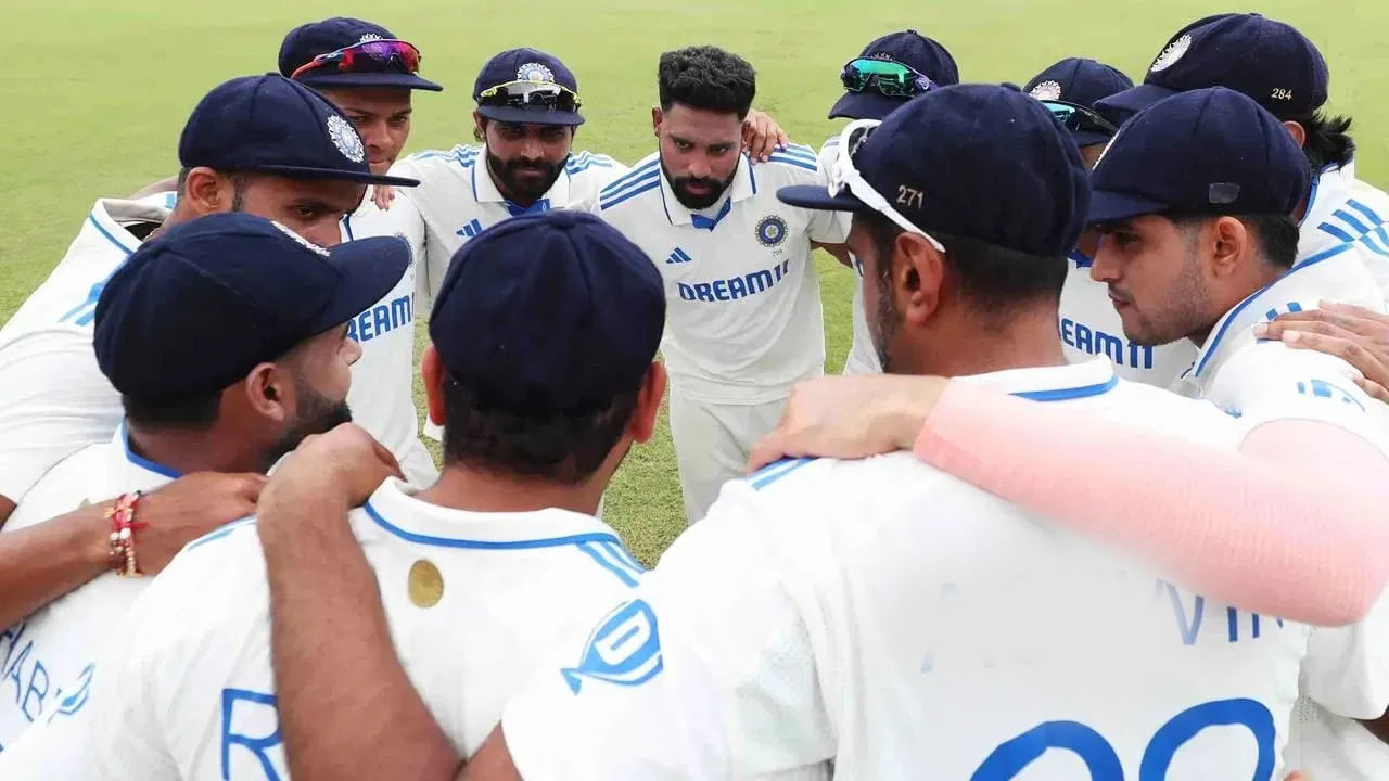 ಇನ್ನು ಶುಭ್​​ಮನ್ ಗಿಲ್ ಹೊರಗುಳಿದರೆ ಭಾರತ ತಂಡವನ್ನು ರಿಷಭ್ ಪಂತ್ ಮುನ್ನಡೆಸಲಿದ್ದಾರೆ. ಹಾಗೆಯೇ ಗಿಲ್ ಸ್ಥಾನದಲ್ಲಿ ದ್ವಿತೀಯ ಟೆಸ್ಟ್ ಪಂದ್ಯದಲ್ಲಿ ಸಾಯಿ ಸುದರ್ಶನ್ ಅಥವಾ ದೇವದತ್ ಪಡಿಕ್ಕಲ್ 4ನೇ ಕ್ರಮಾಂಕದಲ್ಲಿ ಕಣಕ್ಕಿಳಿಯುವ ಸಾಧ್ಯತೆಯಿದೆ. 