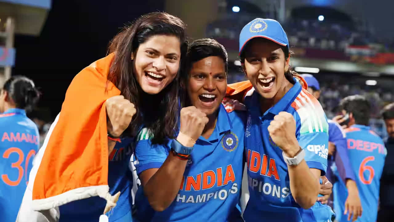 ವಿಶ್ವಕಪ್ ಗೆದ್ದ ಭಾರತ ತಂಡಕ್ಕೆ ವಜ್ರಾಭರಣ ಗಿಫ್ಟ್..! ವಿಶ್ವಕಪ್ ಗೆದ್ದ ಭಾರತ ತಂಡಕ್ಕೆ ವಜ್ರಾಭರಣ ಗಿಫ್ಟ್..!