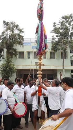 ಬಸವನಗುಡಿಯ ಕಡಲೆಕಾಯಿ ಪರಿಷೆಯಲ್ಲಿ ಸಂಸದ ತೇಜಸ್ವಿ ಸೂರ್ಯ ನಂದಿ ಕೋಲು ಕುಣಿತ