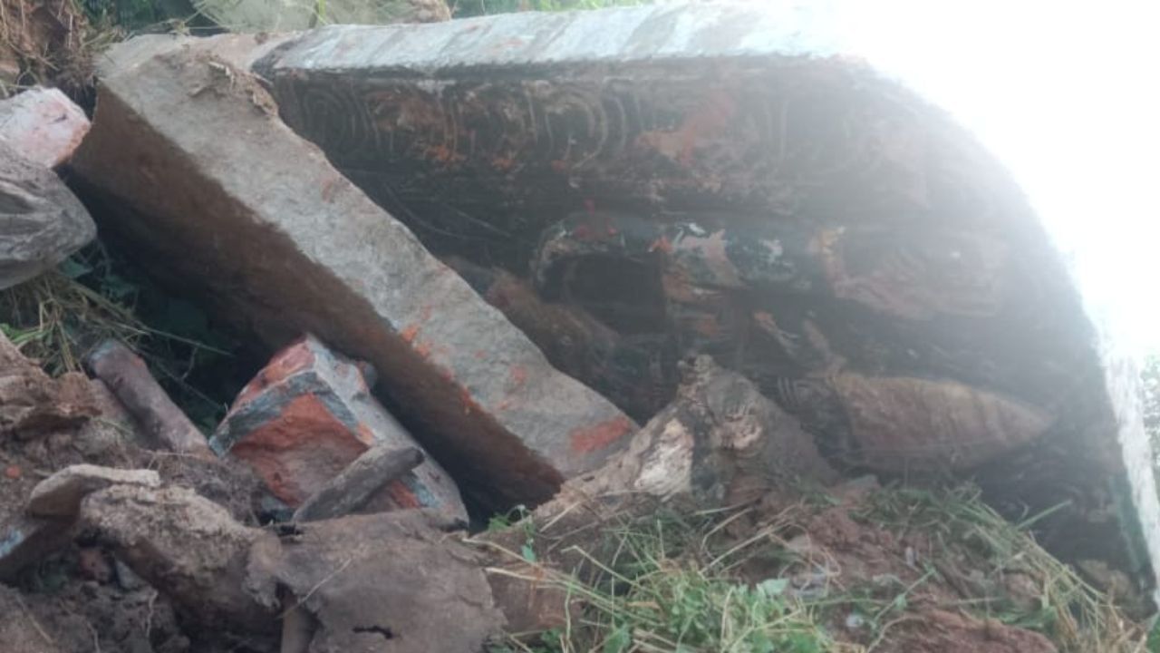 ಬಾರ್ ಮಾಡಲು ಅಡ್ಡಿಯಾಗಿದೆ ಎಂದು ಆಂಜನೇಯ ಸ್ವಾಮಿಯ ದೇವಸ್ಥಾನವೇ ಧ್ವಂಸ!