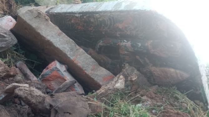 ಬಾರ್ ಮಾಡಲು ಅಡ್ಡಿಯಾಗಿದೆ ಎಂದು ದೇವಸ್ಥಾನವೇ ಧ್ವಂಸ!