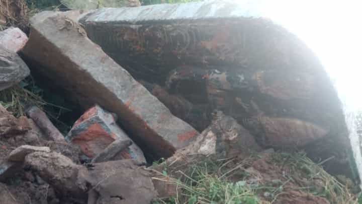 ಬಾರ್ ಮಾಡಲು ಅಡ್ಡಿಯಾಗಿದೆ ಎಂದು ಆಂಜನೇಯ ಸ್ವಾಮಿಯ ದೇವಸ್ಥಾನವೇ ಧ್ವಂಸ! ಬಾರ್ ಮಾಡಲು ಅಡ್ಡಿಯಾಗಿದೆ ಎಂದು ಆಂಜನೇಯ ಸ್ವಾಮಿಯ ದೇವಸ್ಥಾನವೇ ಧ್ವಂಸ!