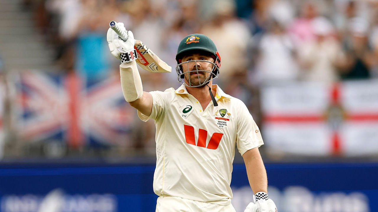 ಈ ಪಂದ್ಯದ ದ್ವಿತೀಯ ಇನಿಂಗ್ಸ್ನಲ್ಲಿ ಇಂಗ್ಲೆಂಡ್ ನೀಡಿದ 205 ರನ್ಗಳ ಗುರಿ ಬೆನ್ನತ್ತಲು ಆಗಮಿಸಿದ ಟ್ರಾವಿಸ್ ಹೆಡ್ ಬಿರುಸಿನ ಬ್ಯಾಟಿಂಗ್ ಪ್ರದರ್ಶಿಸಿದರು. ಮೊದಲ ಓವರ್ನಿಂದಲೇ ಆಕ್ರಮಣಕಾರಿ ಬ್ಯಾಟಿಂಗ್ಗೆ ಒತ್ತು ನೀಡಿದ ಹೆಡ್ 36 ಎಸೆತಗಳಲ್ಲಿ ಅರ್ಧಶತಕ ಪೂರೈಸಿದರು.