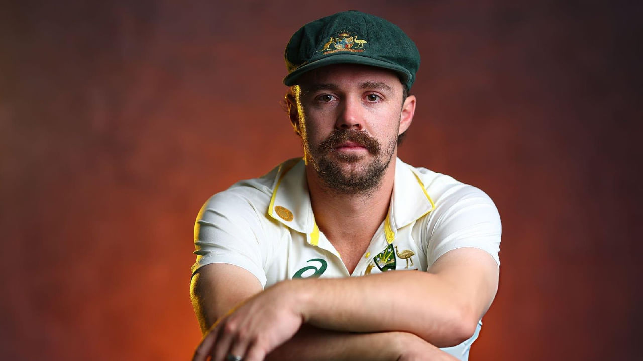 ಇಂಗ್ಲೆಂಡ್ ವಿರುದ್ಧದ ಗೆಲುವಿನ ಬಳಿಕ ಮಾತನಾಡಿದ ಟ್ರಾವಿಸ್ ಹೆಡ್, ಭಾನುವಾರದ ಟಿಕೆಟ್ ಖರೀದಿಸಿರುವ 60 ಸಾವಿರ ಮಂದಿಗೆ ನನ್ನ ಕ್ಷಮಾಪಣೆ. ನಾವು ಪಂದ್ಯವನ್ನು 2ನೇ ದಿನಕ್ಕೆ ಮುಗಿಸಿದ್ದೇವೆ. ಹೀಗಾಗಿ ನಾಳೆ ಮ್ಯಾಚ್ ನೋಡಲು ಬರಲು ಉದ್ದೇಶಿಸಿರುವವರು ನನ್ನನ್ನು ಮನ್ನಿಸಬೇಕೆಂದು ಕೇಳಿಕೊಂಡಿದ್ದಾರೆ. ಇದೀಗ ಹೆಡ್ ಅವರ ಈ ತಮಾಷೆಯ ಹೇಳಿಕೆಯು ಸಿಕ್ಕಾಪಟ್ಟೆ ವೈರಲ್ ಆಗಿದೆ.