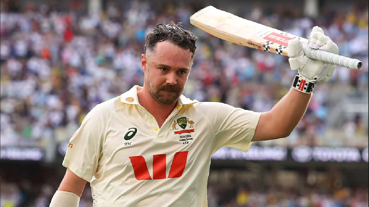 ಆ್ಯಶಸ್ ಸರಣಿಯ ಮೊದಲ ಪಂದ್ಯವು ಕೇವಲ 2 ದಿನಗಳಲ್ಲೇ ಮುಗಿದಿದೆ. ಪರ್ತ್ ಆಪ್ಟಸ್ ಕ್ರಿಕೆಟ್ ಸ್ಟೇಡಿಯಂನಲ್ಲಿ ನಡೆದ ಈ ಪಂದ್ಯವನ್ನು ಎರಡೇ ದಿನದಲ್ಲಿ ಕೊನೆಗೊಳಿಸಿ ಇದೀಗ ಟ್ರಾವಿಸ್ ಹೆಡ್ ಅಭಿಮಾನಿಗಳ ಕ್ಷಮೆ ಕೇಳಿದ್ದಾರೆ. ಇದಕ್ಕೆ ಮುಖ್ಯ ಕಾರಣ ನಾಳೆ (ನ.23) ಭಾನುವಾರ ಆಗಿರುವುದು.