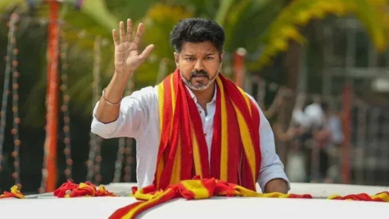 ಎಲ್ಲರಿಗೂ ಸ್ವಂತ ಮನೆ, ಕಾರು, ಬೈಕು: ದಳಪತಿ ವಿಜಯ್ ಭರವಸೆ ಎಲ್ಲರಿಗೂ ಸ್ವಂತ ಮನೆ, ಕಾರು, ಬೈಕು: ದಳಪತಿ ವಿಜಯ್ ಭರವಸೆ
