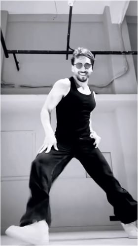 ಕಾಲಿನಲ್ಲಿ ಸ್ಪ್ರಿಂಗ್ ಇದೆ ಎಂಬಂತೆ ಡ್ಯಾನ್ಸ್ ಮಾಡಿದ ಟೈಗರ್