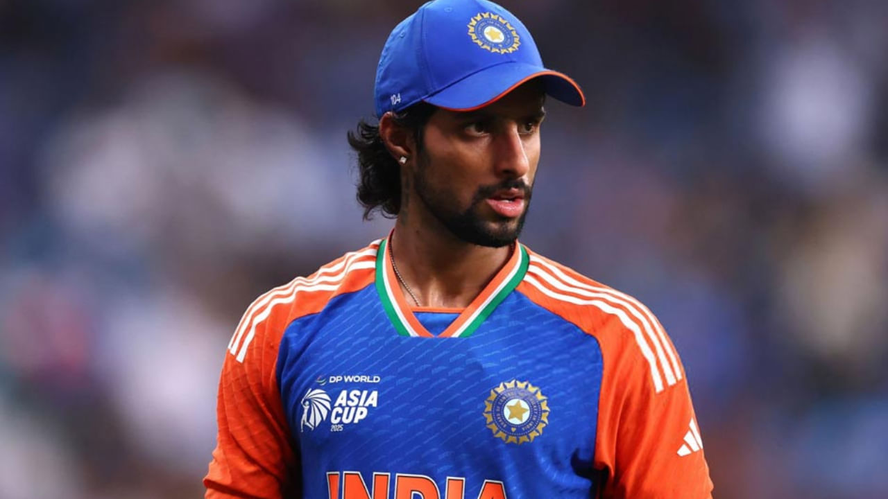 ಭಾರತ ಮತ್ತು ದಕ್ಷಿಣ ಆಫ್ರಿಕಾ ಇತ್ತೀಚೆಗೆ ಎರಡು ಅನಧಿಕೃತ ಟೆಸ್ಟ್ ಪಂದ್ಯಗಳನ್ನು ಆಡಿವೆ. ಈಗ ಮೂರು ಅನಧಿಕೃತ ಏಕದಿನ ಪಂದ್ಯಗಳು ನಡೆಯಲಿವೆ. ಸರಣಿಯು ನವೆಂಬರ್ 13 ರಂದು ಪ್ರಾರಂಭವಾಗುತ್ತದೆ. ಎಲ್ಲಾ ಮೂರು ಪಂದ್ಯಗಳು ರಾಜ್‌ಕೋಟ್‌ನಲ್ಲಿ ನಡೆಯಲಿವೆ. ಈ ಸರಣಿಯಲ್ಲಿ ತಿಲಕ್ ವರ್ಮಾ ಭಾರತ ತಂಡದ ನಾಯಕರಾಗಿರುತ್ತಾರೆ. ರುತುರಾಜ್ ಗಾಯಕ್ವಾಡ್ ಅವರನ್ನು ಉಪನಾಯಕರನ್ನಾಗಿ ನೇಮಿಸಲಾಗಿದೆ.