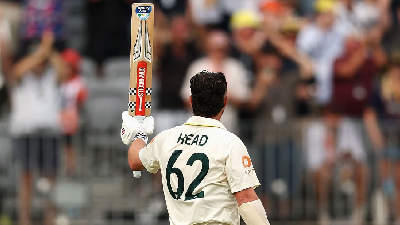 ವೀಕೆಂಡ್ನಲ್ಲಿ ಆ್ಯಶಸ್ ಸರಣಿಯ ಪಂದ್ಯವನ್ನು ವೀಕ್ಷಿಸಲು ಸ್ಟೇಡಿಯಂನಲ್ಲಿ ಪ್ರೇಕ್ಷಕರು ಕಿಕ್ಕಿರಿದು ತುಂಬಿರುತ್ತಾರೆ. ಅದರಂತೆ ಇಂಗ್ಲೆಂಡ್-ಆಸ್ಟ್ರೇಲಿಯಾ ನಡುವಣ ಪಂದ್ಯದ ಮೂರನೇ ದಿನದಾಟದ (ನ.23) ಟಿಕೆಟ್ಗಳು ಸಂಪೂರ್ಣ ಮಾರಾಟವಾಗಿದ್ದವು. ಆದರೆ ಟ್ರಾವಿಸ್ ಹೆಡ್ ಅಬ್ಬರದೊಂದಿಗೆ ಈ ಪಂದ್ಯವು ಕೇವಲ 2 ದಿನಗಳಲ್ಲೇ ಮುಗಿದಿದೆ.