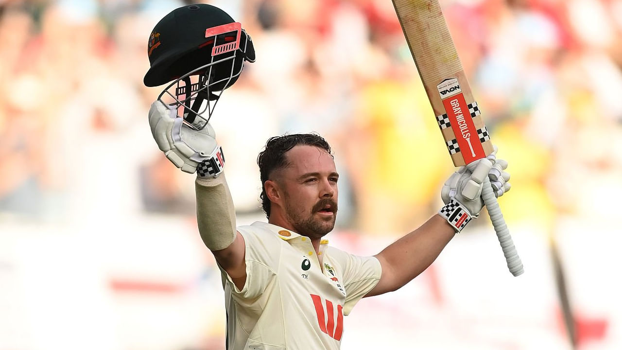 ಅದರಂತೆ ಕೊನೆಯ ಇನಿಂಗ್ಸ್ನಲ್ಲಿ 205 ರನ್ಗಳ ಗುರಿ ಪಡೆದ ಆಸ್ಟ್ರೇಲಿಯಾ ಪರ ಟ್ರಾವಿಸ್ ಹೆಡ್ ಸಿಡಿಲಬ್ಬರದ ಬ್ಯಾಟಿಂಗ್ ಪ್ರದರ್ಶಿಸಿದರು. ಆಂಗ್ಲ ಬೌಲರ್ಗಳನ್ನು ಮನಸೋ ಇಚ್ಛೆ ದಂಡಿಸಿದ ಹೆಡ್ ಕೇವಲ 83 ಎಸೆತಗಳಲ್ಲಿ 4 ಸಿಕ್ಸ್ ಹಾಗೂ 16 ಫೋರ್ಗಳೊಂದಿಗೆ 123 ರನ್ ಬಾರಿಸಿದ್ದಾರೆ. ಈ ಮೂಲಕ ಆಸ್ಟ್ರೇಲಿಯಾ ತಂಡವು ಕೇವಲ 28.2 ಓವರ್ಗಳಲ್ಲಿ 205 ರನ್ ಬಾರಿಸಿ 8 ವಿಕೆಟ್ಗಳ ಭರ್ಜರಿ ಜಯ ಸಾಧಿಸಿದೆ. ಇದರೊಂದಿಗೆ 5 ದಿನಗಳ ಮ್ಯಾಚ್ ಕೇವಲ 2 ದಿನಗಳಲ್ಲೇ ಕೊನೆಗೊಂಡಿದೆ.