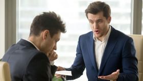 ಟ್ಯಾಟೂ ಹಾಕಿದ ಉದ್ಯೋಗಿಯನ್ನೇ ನಿಂದಿಸಿದ ಬಾಸ್