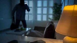 ನೀರಿನ ಪೈಪ್ ರಿಪೇರಿ ಮಾಡುತ್ತಿದ್ದ ವೇಳೆ ಹೆಬ್ಬಾವು ದಾಳಿ: 10 ನಿಮಿಷಗಳ ಕಾಲ ಒದ್ದಾಡಿದ ವ್ಯಕ್ತಿ