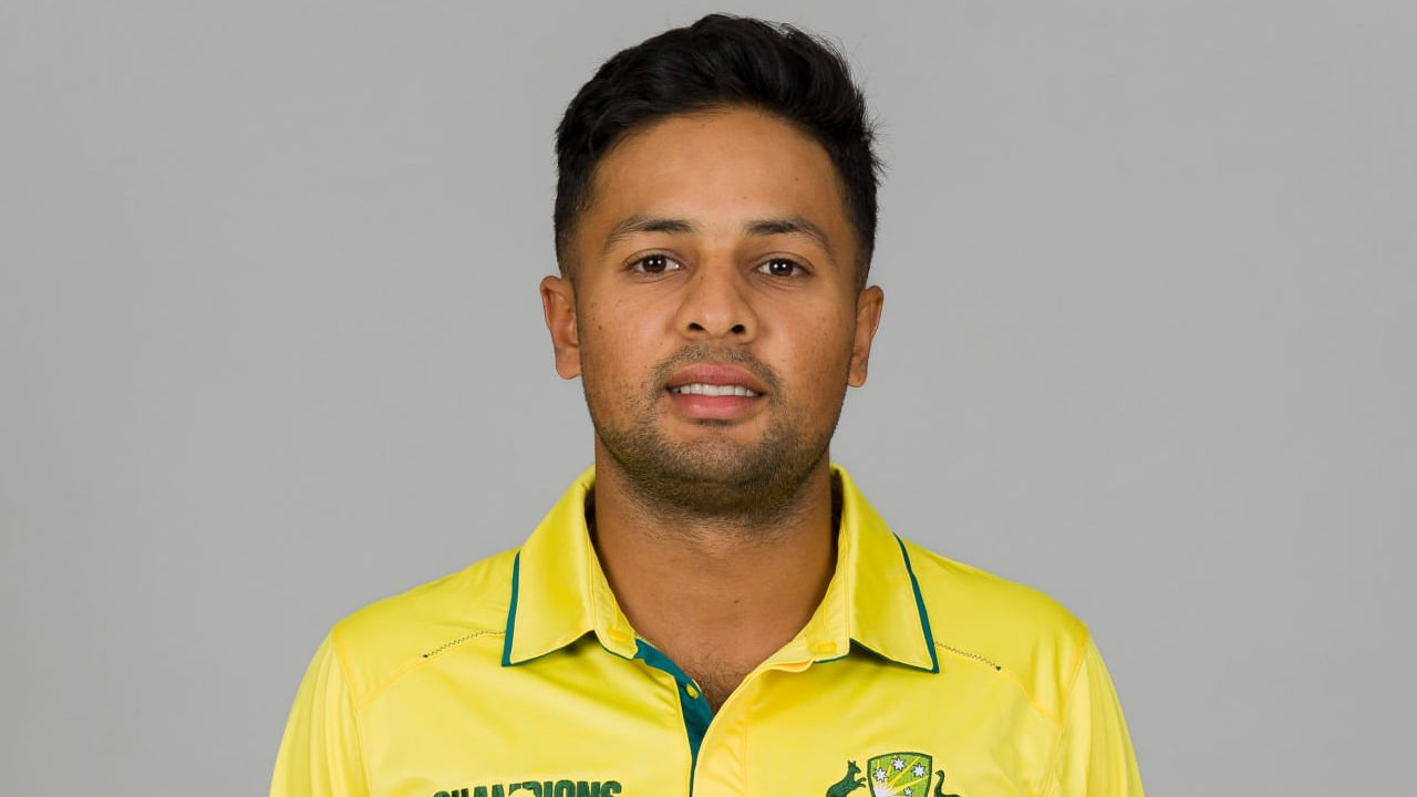 ಟೀಮ್ ಇಂಡಿಯಾ ವಿರುದ್ಧದ ಮೊದಲ ಮೂರು ಟಿ20 ಪಂದ್ಯಗಳಿಂದ ಆ್ಯಡಂ ಝಂಪಾ ಹೊರಗುಳಿದಿದ್ದರು. ಹೀಗಾಗಿ ಬದಲಿ ಸ್ಪಿನ್ನರ್ ಆಗಿ ತನ್ವೀರ್ ಸಂಘ ಅವರನ್ನು ಆಯ್ಕೆ ಮಾಡಲಾಗಿತ್ತು. ಇದೀಗ ಝಂಪಾ ತಂಡಕ್ಕೆ ಮರಳಿರುವುದರಿಂದ ತನ್ವೀರ್ ಸಂಘ ಅವರನ್ನು ಆಸೀಸ್ ಪಡೆಯಿಂದ ರಿಲೀಸ್ ಮಾಡಲಾಗಿದೆ. ಹೀಗಾಗಿ ಈ ಮೂವರು ಭಾರತದ ವಿರುದ್ಧದ ಮೂರನೇ ಟಿ20 ಪಂದ್ಯದ ವೇಳೆ ಕಾಣಿಸಿಕೊಳ್ಳುವುದಿಲ್ಲ.