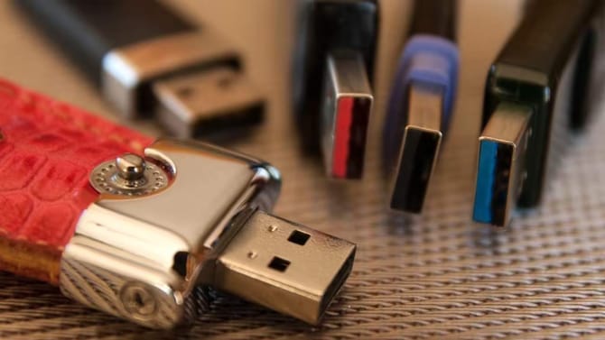 ನೀಲಿ-ಕಪ್ಪು-ಕೆಂಪು ಪೋರ್ಟ್‌ ಪೆನ್‌ಡ್ರೈವ್‌ ನಡುವಿನ ವ್ಯತ್ಯಾಸವೇನು?