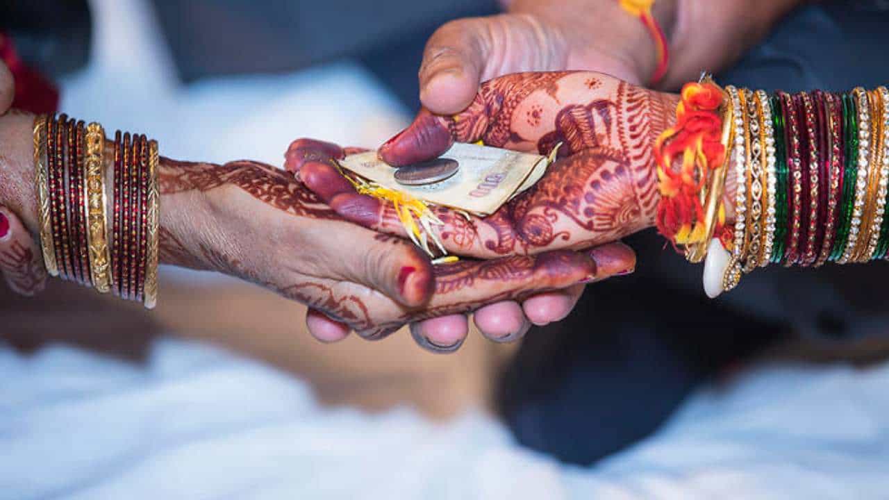 ನಿವೃತ್ತ ಡಿವೈಎಸ್​​ಪಿ ಪುತ್ರಿಗೂ ತಟ್ಟಿದ ವರದಕ್ಷಿಣೆ ಕಿರುಕುಳ: ಮದ್ವೆಯಾದ ಎರಡೇ ವರ್ಷದಲ್ಲಿ ಸಂಸಾರದಲ್ಲಿ ಬಿರುಕು