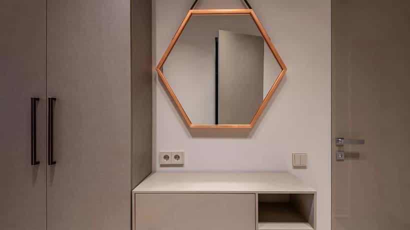 Vastu Mirror Placement: ಕನ್ನಡಿ ನಿಮ್ಮ ಅದೃಷ್ಟವನ್ನೇ ಬದಲಾಯಿಸಬಹುದು, ಅದು ಹೇಗೆ ಗೊತ್ತಾ?