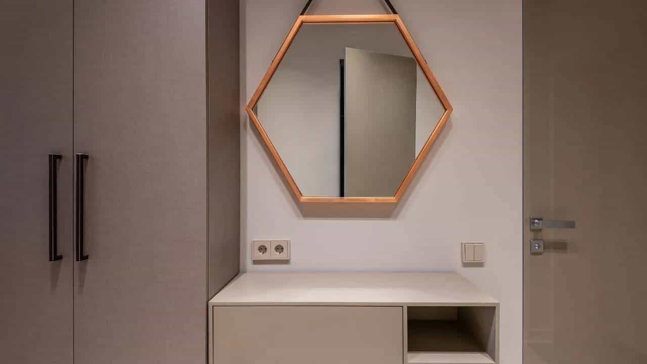 Vastu Mirror Placement: ಕನ್ನಡಿ ನಿಮ್ಮ ಅದೃಷ್ಟವನ್ನೇ ಬದಲಾಯಿಸಬಹುದು, ಅದು ಹೇಗೆ ಗೊತ್ತಾ? Vastu Mirror Placement: ಕನ್ನಡಿ ನಿಮ್ಮ ಅದೃಷ್ಟವನ್ನೇ ಬದಲಾಯಿಸಬಹುದು, ಅದು ಹೇಗೆ ಗೊತ್ತಾ?