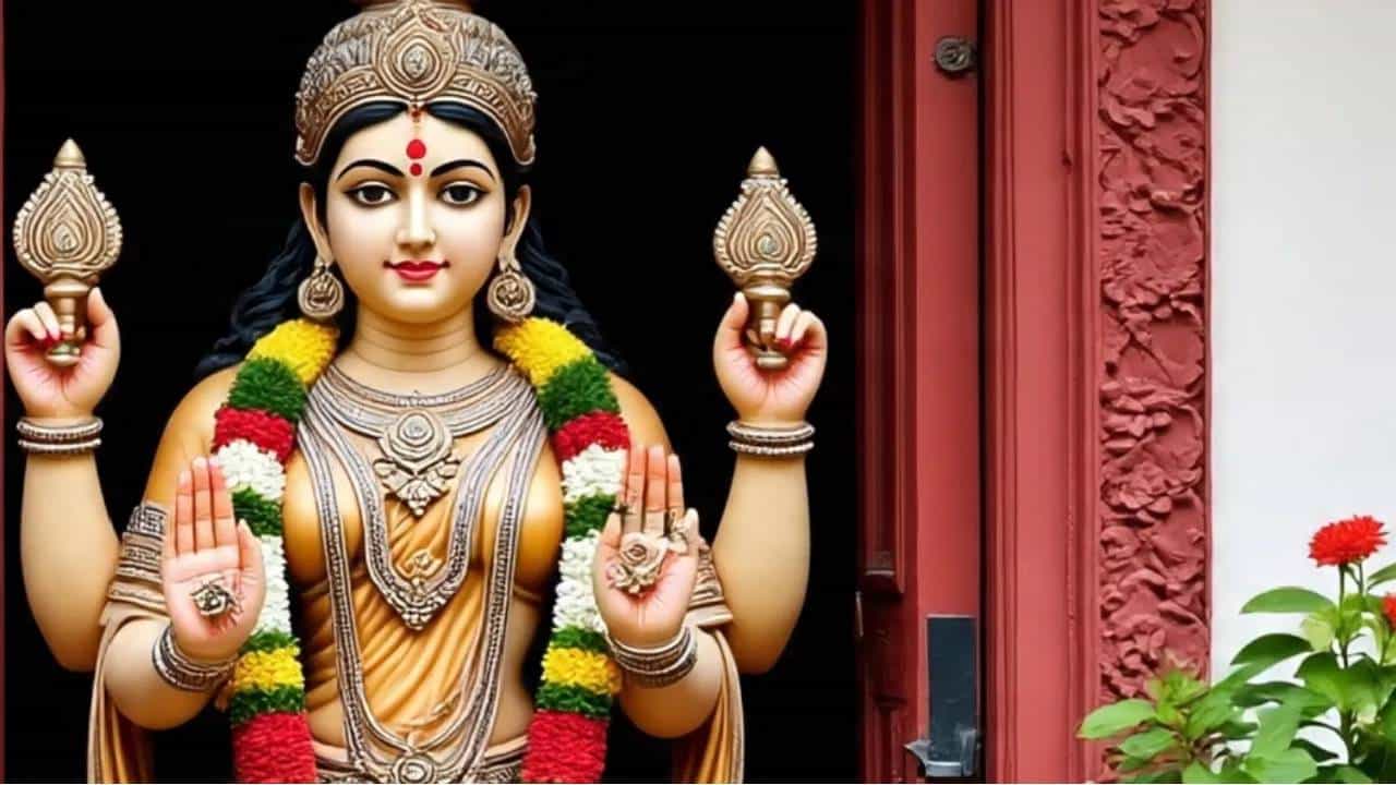 Vasthu Tips: ಮನೆಯ ಮುಖ್ಯ ದ್ವಾರದ ಬಳಿ ಈ ಗಿಡ ನೆಡಿ, ಲಕ್ಷ್ಮಿಯ ಆಶೀರ್ವಾದ ಸದಾ ನಿಮ್ಮ ಮೇಲಿರುತ್ತದೆ Vasthu Tips: ಮನೆಯ ಮುಖ್ಯ ದ್ವಾರದ ಬಳಿ ಈ ಗಿಡ ನೆಡಿ, ಲಕ್ಷ್ಮಿಯ ಆಶೀರ್ವಾದ ಸದಾ ನಿಮ್ಮ ಮೇಲಿರುತ್ತದೆ