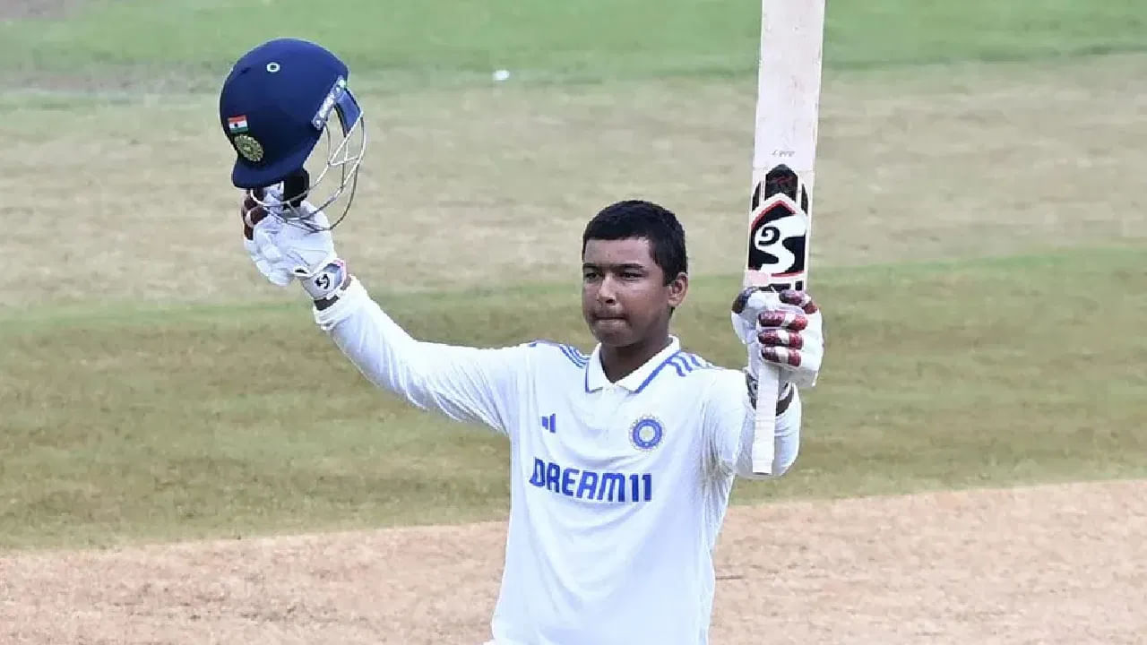 ಇದೀಗ 14 ವರ್ಷ 222 ದಿನಗಳಾಗಿರುವ ವೈಭವ್ ಸೂರ್ಯವಂಶಿ ಈ ದಾಖಲೆ ಮುರಿಯುವ ಹೊಸ್ತಿಲಿಗೆ ತಲುಪಿದ್ದರು. ಆದರೆ ಶತಕದಂಚಿನಲ್ಲಿ ವಿಕೆಟ್ ಕೈ ಚೆಲ್ಲುವ ಮೂಲಕ ಭರ್ಜರಿ ರೆಕಾರ್ಡ್​​ ತನ್ನದಾಗಿಸಿಕೊಳ್ಳುವ ಅವಕಾಶವನ್ನು ಕಳೆದುಕೊಂಡರು. ಇದಾಗ್ಯೂ ಮುಂದಿನ ಪಂದ್ಯದಲ್ಲಿ ಶತಕ ಸಿಡಿಸುವ ಮೂಲಕ ಹೊಸ ಇತಿಹಾಸ ಬರೆಯುವ ಅವಕಾಶ ವೈಭವ್ ಸೂರ್ಯವಂಶಿ ಮುಂದಿದೆ.