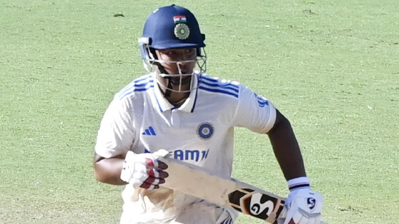 ಪಾಟ್ನಾದ ಮೊಹಿನುಲ್ ಹಕ್ ಸ್ಟೇಡಿಯಂನಲ್ಲಿ ನಡೆದ ರಣಜಿ ಪ್ಲೇಟ್ ಪಂದ್ಯದಲ್ಲಿ ಮೇಘಾಲಯ ಹಾಗೂ ಬಿಹಾರ್ ತಂಡಗಳು ಮುಖಾಮುಖಿಯಾಗಿದ್ದವು. ಈ ಪಂದ್ಯದಲ್ಲಿ ಬಿಹಾರ ಪರ ಕಣಕ್ಕಿಳಿದ ವೈಭವ್ ಸೂರ್ಯವಂಶಿ ಮೊದಲ ಇನಿಂಗ್ಸ್​​ನಲ್ಲಿ ತೂಫಾನ್ ಬ್ಯಾಟಿಂಗ್ ಪ್ರದರ್ಶಿಸಿದ್ದಾರೆ.