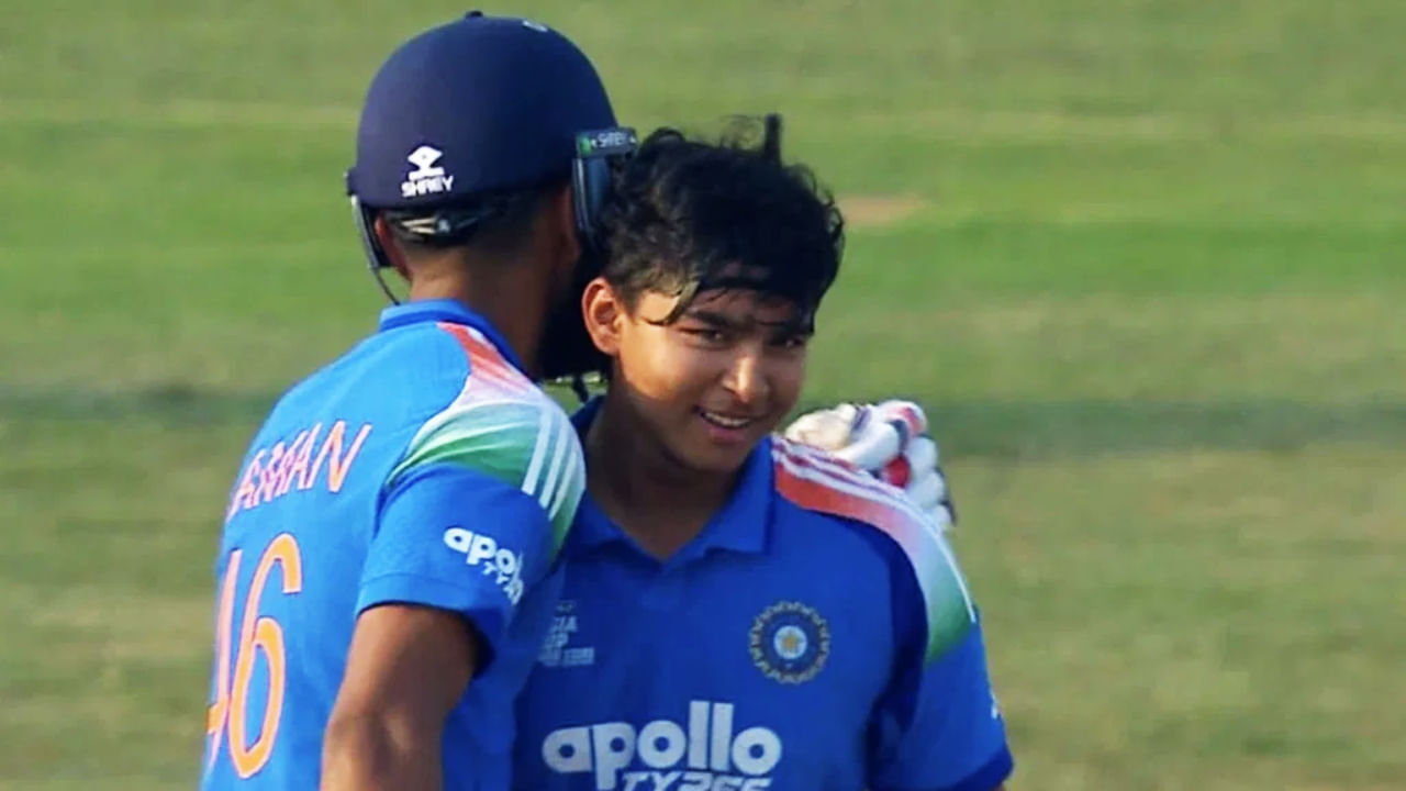 ಇನ್ನು ಈ ಪಂದ್ಯದಲ್ಲಿ ಕೇವಲ 42 ಎಸೆತಗಳನ್ನು ಎದುರಿಸಿದ ವೈಭವ್ ಸೂರ್ಯವಂಶಿ 15 ಭರ್ಜರಿ ಸಿಕ್ಸ್ ಹಾಗೂ 11 ಫೋರ್​ಗಳೊಂದಿಗೆ 144 ರನ್ ಚಚ್ಚಿದರು. ಈ ಸ್ಫೋಟಕ ಸೆಂಚುರಿಯೊಂದಿಗೆ ಭಾರತ ಎ ತಂಡ 20 ಓವರ್​ಗಳಲ್ಲಿ 297 ರನ್​ ಕಲೆಹಾಕಿತು. ಈ ಗುರಿಯನ್ನು ಬೆನ್ನತ್ತಿದ ಯುಎಇ ಎ ತಂಡವು 20 ಓವರ್​ಗಳಲ್ಲಿ 149 ರನ್​ಗಳಿಸಲಷ್ಟೇ ಶಕ್ತರಾಗಿದ್ದಾರೆ. ಈ ಮೂಲಕ ಭಾರತ ಎ ತಂಡವು 148 ರನ್​ಗಳ ಭರ್ಜರಿ ಜಯ ಸಾಧಿಸಿದೆ.