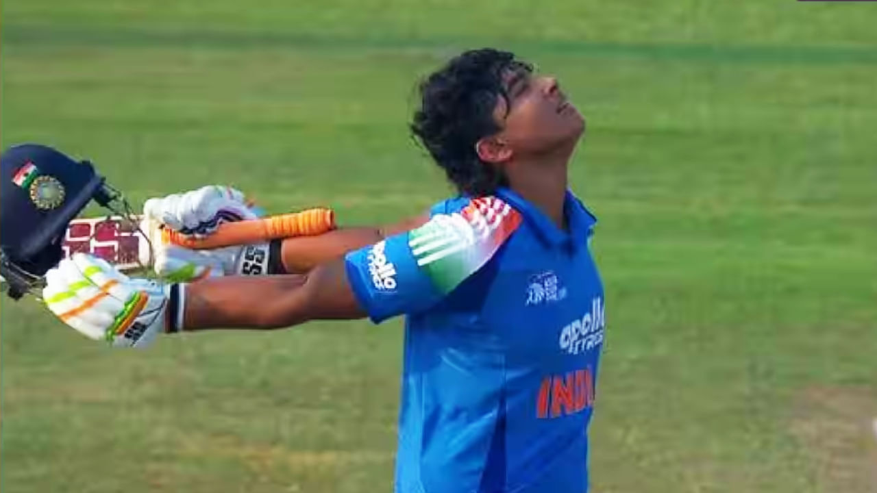 ಅಷ್ಟೇ ಅಲ್ಲದೆ ಕಳೆದ ಮೂರು ಮ್ಯಾಚ್​ಗಳಲ್ಲಿ ಅತೀ ಹೆಚ್ಚು ಸಿಕ್ಸ್ ಬಾರಿಸಿದ ಬ್ಯಾಟರ್​ಗಳ ಪಟ್ಟಿಯಲ್ಲೂ ವೈಭವ್ ಸೂರ್ಯವಂಶಿ ಅಗ್ರಸ್ಥಾನದಲ್ಲಿದ್ದಾರೆ. ಟೀಮ್ ಇಂಡಿಯಾದ ಯುವ ಎಡಗೈ ದಾಂಡಿಗ ಈವರೆಗೆ 18 ಸಿಕ್ಸ್​ಗಳನ್ನು ಸಿಡಿಸಿದ್ದಾರೆ. ಇನ್ನು ದ್ವಿತೀಯ ಸ್ಥಾನದಲ್ಲಿ 16 ಸಿಕ್ಸ್ ಬಾರಿಸಿರುವ ಮಾಝ್ ಸದಾಖತ್ ಇದ್ದಾರೆ.