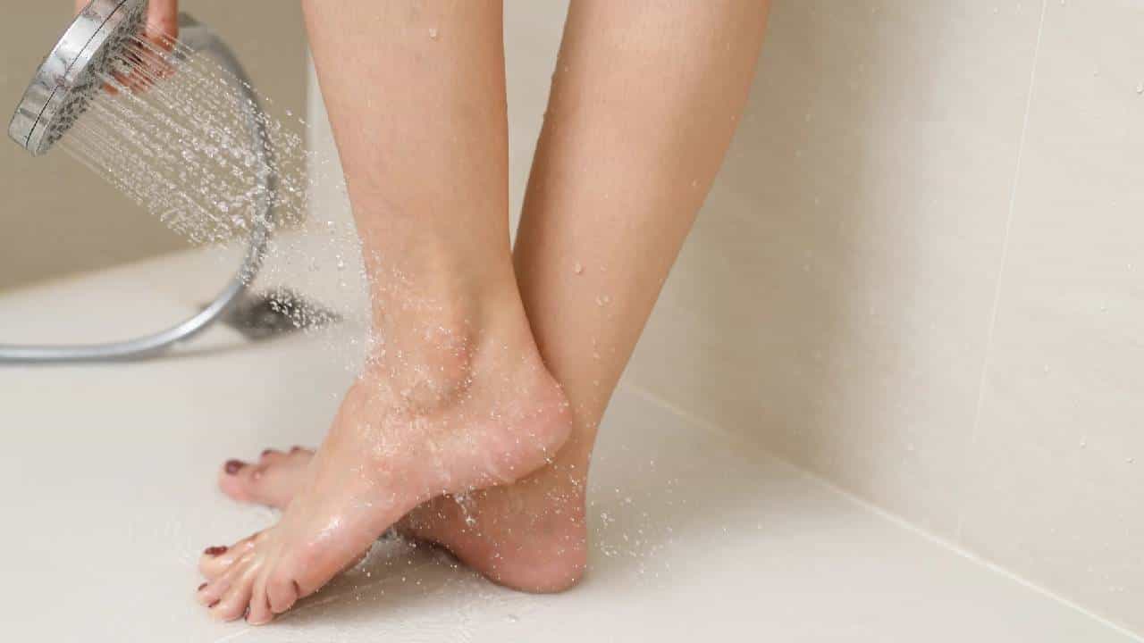 Washing Feet: ರಾತ್ರಿ ಮಲಗುವ ಮುನ್ನ ಪಾದ ತೊಳೆಯುವ ರೂಢಿ ಮಾಡಿ; ವಾಸ್ತು ಸಲಹೆ ಇಲ್ಲಿದೆ Washing Feet: ರಾತ್ರಿ ಮಲಗುವ ಮುನ್ನ ಪಾದ ತೊಳೆಯುವ ರೂಢಿ ಮಾಡಿ; ವಾಸ್ತು ಸಲಹೆ ಇಲ್ಲಿದೆ