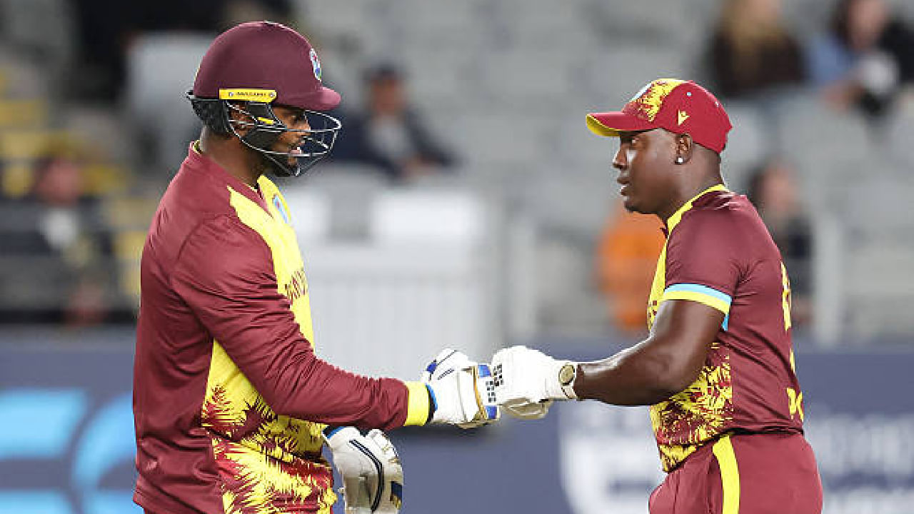 ಈ ಹಂತದಲ್ಲಿ ಕಣಕ್ಕಿಳಿದ ರೋವ್​​ಮನ್ ಪೊವೆಲ್ ಹಾಗೂ ರೊಮಾರಿಯೊ ಶೆಫರ್ಡ್​ ಭರ್ಜರಿ ಬ್ಯಾಟಿಂಗ್ ಪ್ರದರ್ಶಿಸಿದರು. ಪರಿಣಾಮ 15 ಓವರ್​​​​ಗಳ ಮುಕ್ತಾಯದ ವೇಳೆಗೆ ವೆಸ್ಟ್ ಇಂಡೀಶ್ ತಂಡವು 6 ವಿಕೆಟ್​ ಕಳೆದುಕೊಂಡು ಬರೋಬ್ಹರಿ 117 ರನ್​ ಕಲೆಹಾಕಿತು.