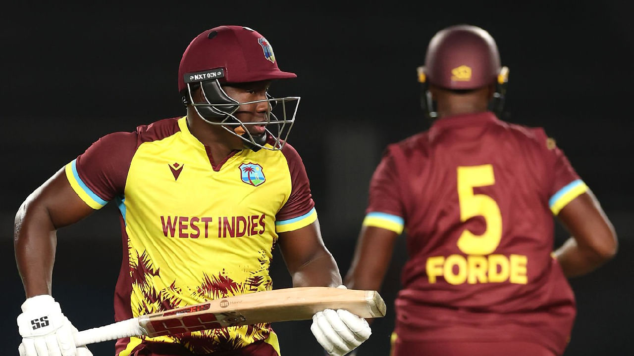 ಆ ಬಳಿಕ ರೋವ್​​ಮನ್ ಪೊವೆಲ್ ಹಾಗೂ ಮ್ಯಾಥ್ಯೂ ಫೋರ್ಡ್ ಅಬ್ಬರ ಶುರುವಾಯಿತು. ಪರಿಣಾಮ 18ನೇ ಓವರ್​​ನಲ್ಲಿ 22 ರನ್​​ಗಳು ಮೂಡಿಬಂದವು. ಆ ನಂತರದ 6 ಎಸೆತಗಳಲ್ಲಿ 14 ರನ್ ಮೂಡಿಬಂತು. ಇನ್ನು ಕೊನೆಯ ಓವರ್​​ನಲ್ಲಿ 12 ರನ್​​ ಕಲೆಹಾಕಿತು. ಈ ಮೂಲಕ ವೆಸ್ಟ್ ಇಂಡೀಸ್ ತಂಡವು 20 ಓವರ್​​ಗಳಲ್ಲಿ 204 ರನ್​​ಗಳಿಸಿ 3 ರನ್​​ಗಳಿಂದ ವಿರೋಚಿತವಾಗಿ ಸೋಲೊಪ್ಪಿಕೊಂಡಿತು.