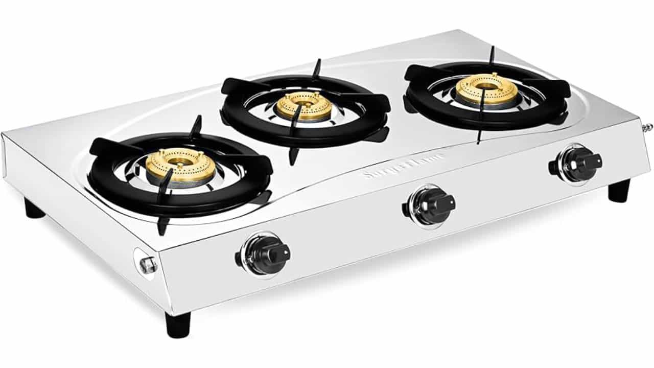 Vastu for Kitchen: ಮನೆಯಲ್ಲಿ ಮೂರು ಬರ್ನರ್‌ಗಳಿರುವ ಗ್ಯಾಸ್ ಸ್ಟೌವ್ ಬಳಸುತ್ತಿದ್ದೀರಾ? ಹಾಗಿದ್ರೆ ಈ ಸಮಸ್ಯೆ ತಪ್ಪಿದ್ದಲ್ಲ!