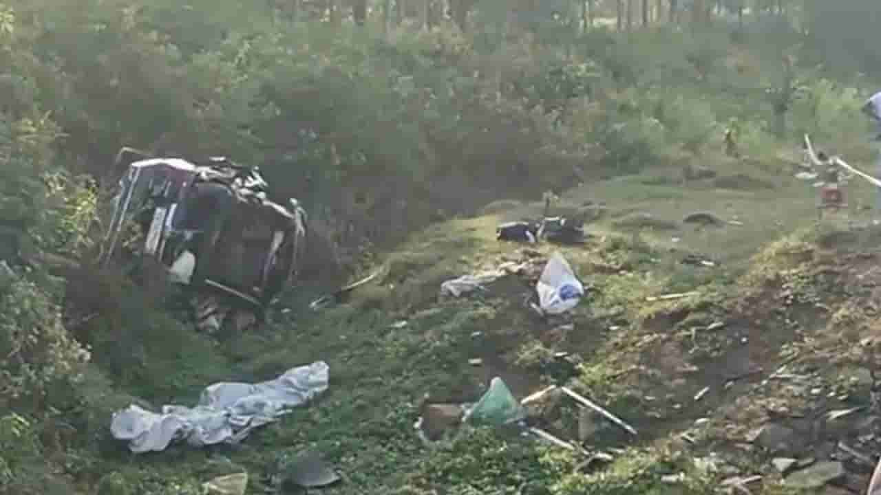 ಮಂಡ್ಯ: ಡಿವೈಡರ್ಗೆ ಡಿಕ್ಕಿಯಾಗಿ ಪಲ್ಟಿ ಹೊಡೆದ ಕಾರು; ಮೂವರು ದುರ್ಮರಣ